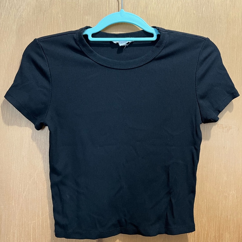 Sage & Stone black crop tee